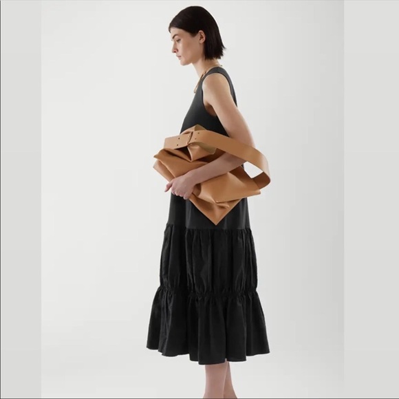 COS sleeveless tiered maxi dress - Picture 3 of 4